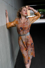 Laden Sie das Bild in den Galerie-Viewer, orange linen dress with silk sleeve CLARA KAESDORF