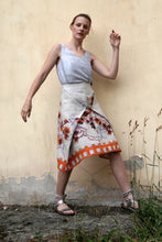 Laden Sie das Bild in den Galerie-Viewer, Linen Skirt Blossoms Orange