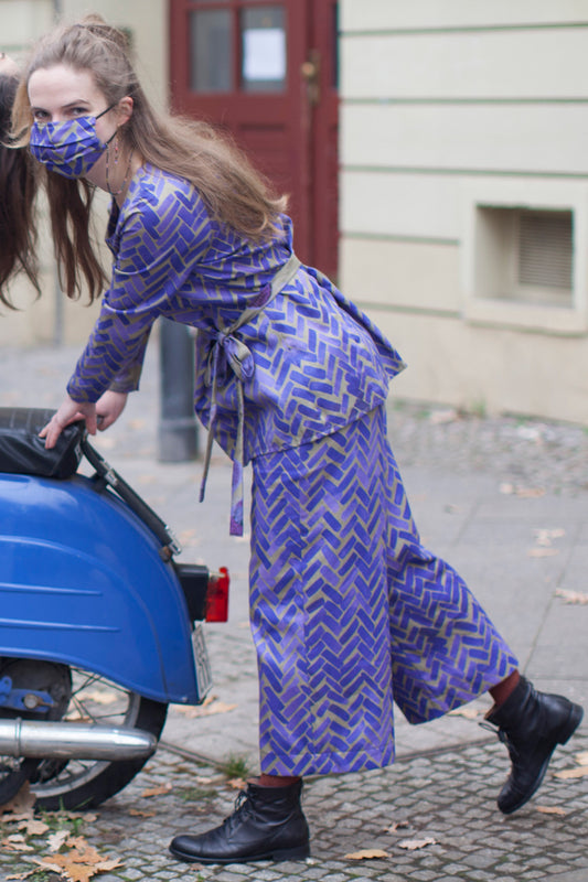 Culottes mit Lila Muster handgefertigt in Berlin von Clara Kaesdorf