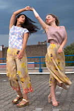 Laden Sie das Bild in den Galerie-Viewer, Wide Leg Linen Trousers yellow red CLARA KAESDORF