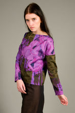 Laden Sie das Bild in den Galerie-Viewer, Loose cut Top with Flowers