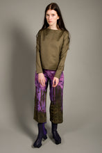 Laden Sie das Bild in den Galerie-Viewer, Basic Green Shirt with Golden Stripes