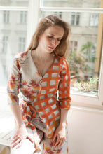Laden Sie das Bild in den Galerie-Viewer, V neck wrap blouse