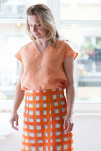 Laden Sie das Bild in den Galerie-Viewer, Orange Linen Shirt
