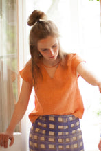 Laden Sie das Bild in den Galerie-Viewer, Orange Linen Shirt