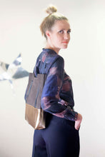 Laden Sie das Bild in den Galerie-Viewer, Sustainable business blouse