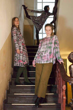 Laden Sie das Bild in den Galerie-Viewer, Loose Blouse in Light Colors