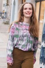 Laden Sie das Bild in den Galerie-Viewer, Loose Blouse in Light Colors