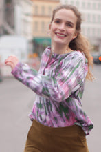Laden Sie das Bild in den Galerie-Viewer, Loose Blouse in Light Colors