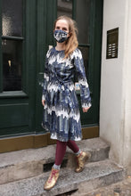 Laden Sie das Bild in den Galerie-Viewer, Wrap Dress Printed Organic Cotton with matching mask Clara Kaesdorf