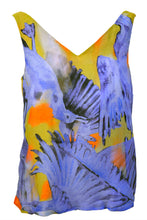 Laden Sie das Bild in den Galerie-Viewer, V-neck Top Blue Birds