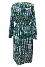 Laden Sie das Bild in den Galerie-Viewer, Rückseite Schachbrettmuster Kleid grün weiß
