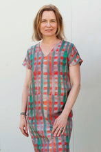 Laden Sie das Bild in den Galerie-Viewer, Straight Dress Red Green Check