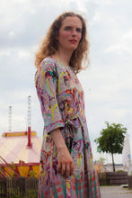 Laden Sie das Bild in den Galerie-Viewer, Wrap Dress Circus Pink