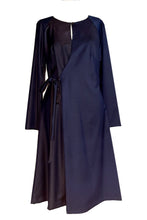 Laden Sie das Bild in den Galerie-Viewer, Wickelkleid dunkelblau braune Wolle