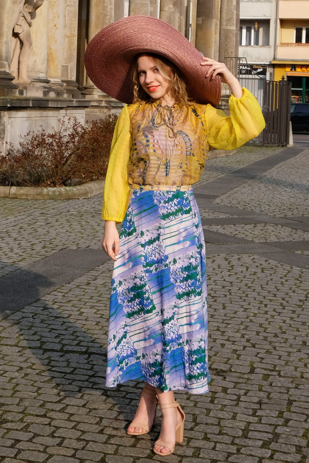 Seidenbluse und Leinenrock CLARA KAESDORF