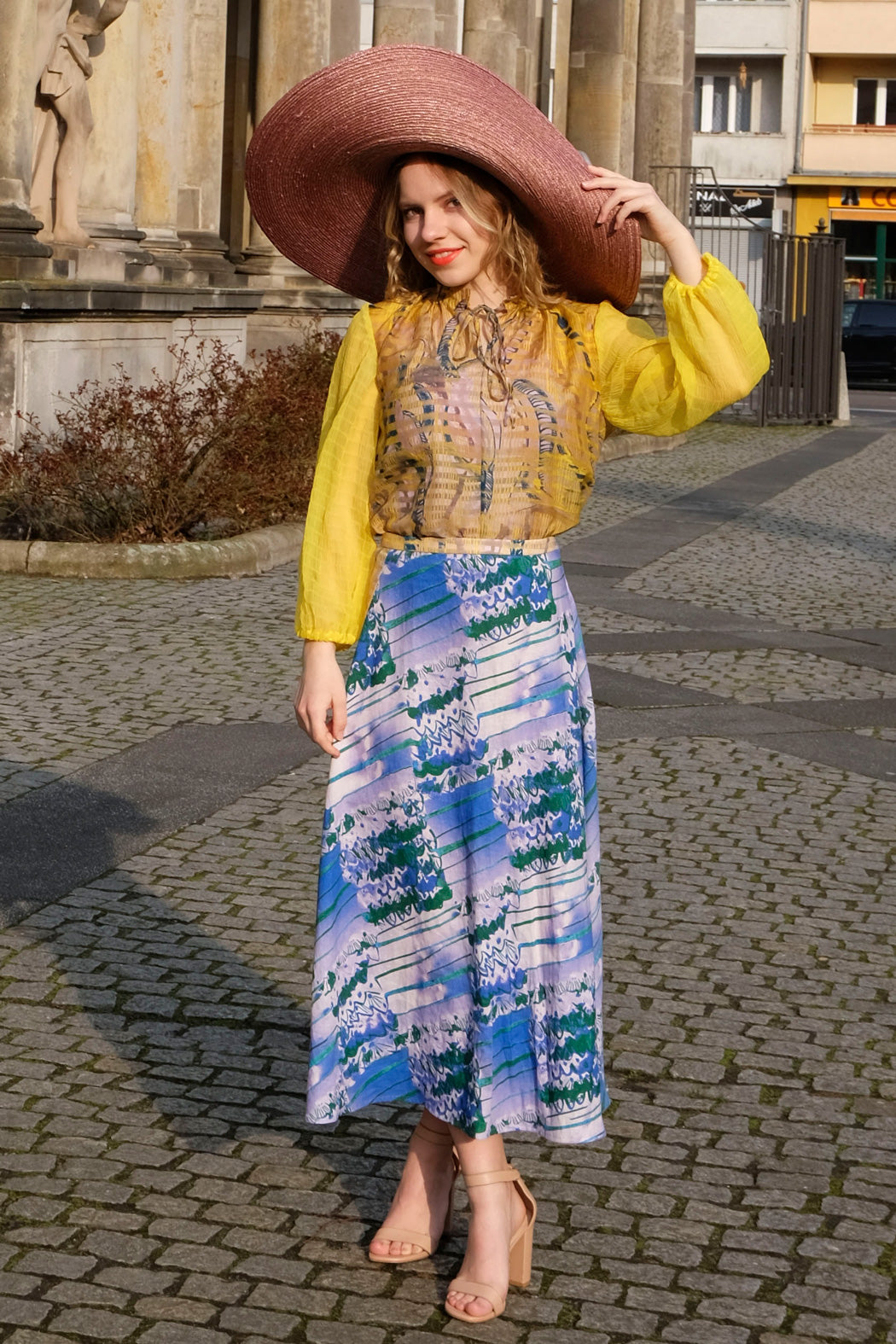 Seidenbluse und Leinenrock CLARA KAESDORF
