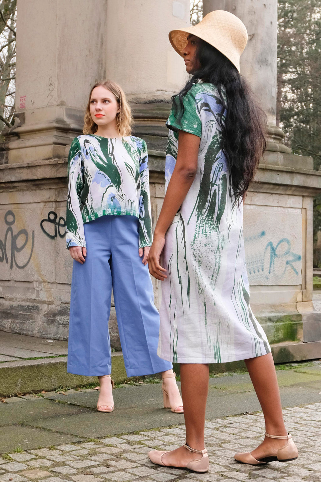 Vogel Outfit Blaue Hose Hellblaue Culottes CLARA KAESDORF