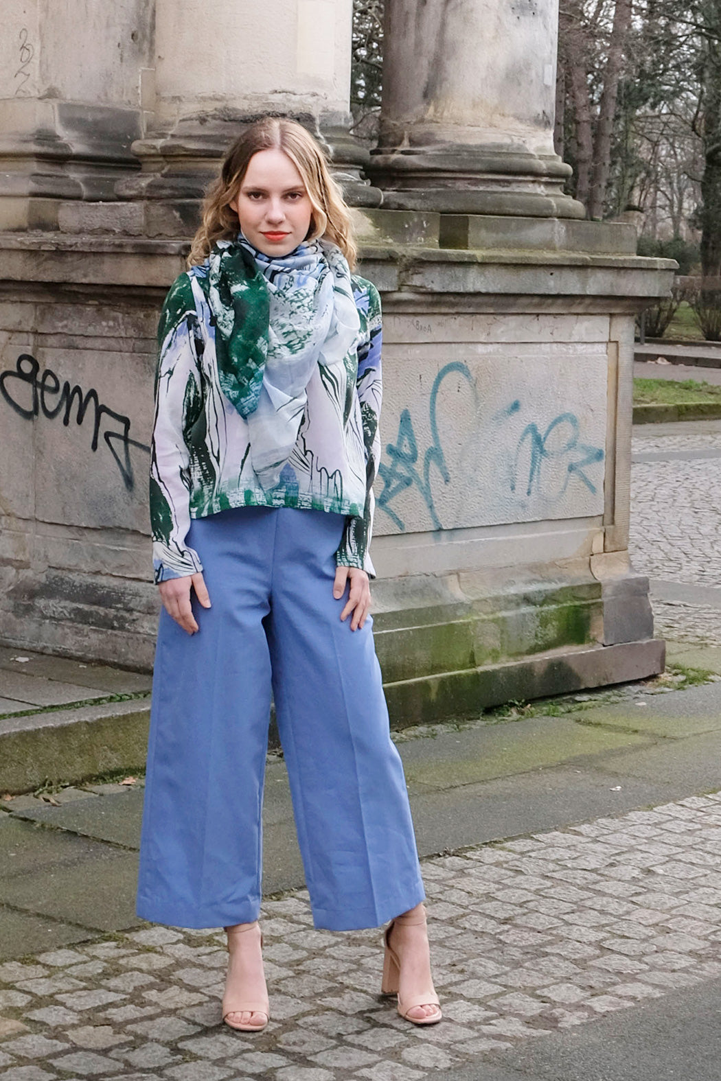 Sommerlook blaue Culottes CLARA KAESDORF