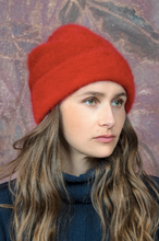 Laden Sie das Bild in den Galerie-Viewer, Angora Beanie Lil Different Colors Nada Quenzel