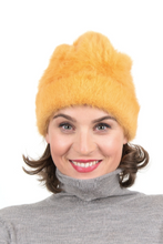 Laden Sie das Bild in den Galerie-Viewer, Angora Beanie Lil Different Colors Nada Quenzel