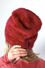 Laden Sie das Bild in den Galerie-Viewer, Angora Beanie Lil Different Colors Nada Quenzel