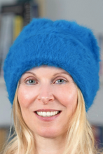 Laden Sie das Bild in den Galerie-Viewer, Angora Beanie Lil Different Colors Nada Quenzel