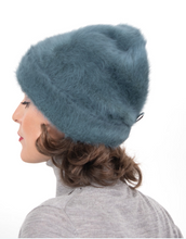 Laden Sie das Bild in den Galerie-Viewer, Angora Beanie Lil Different Colors Nada Quenzel