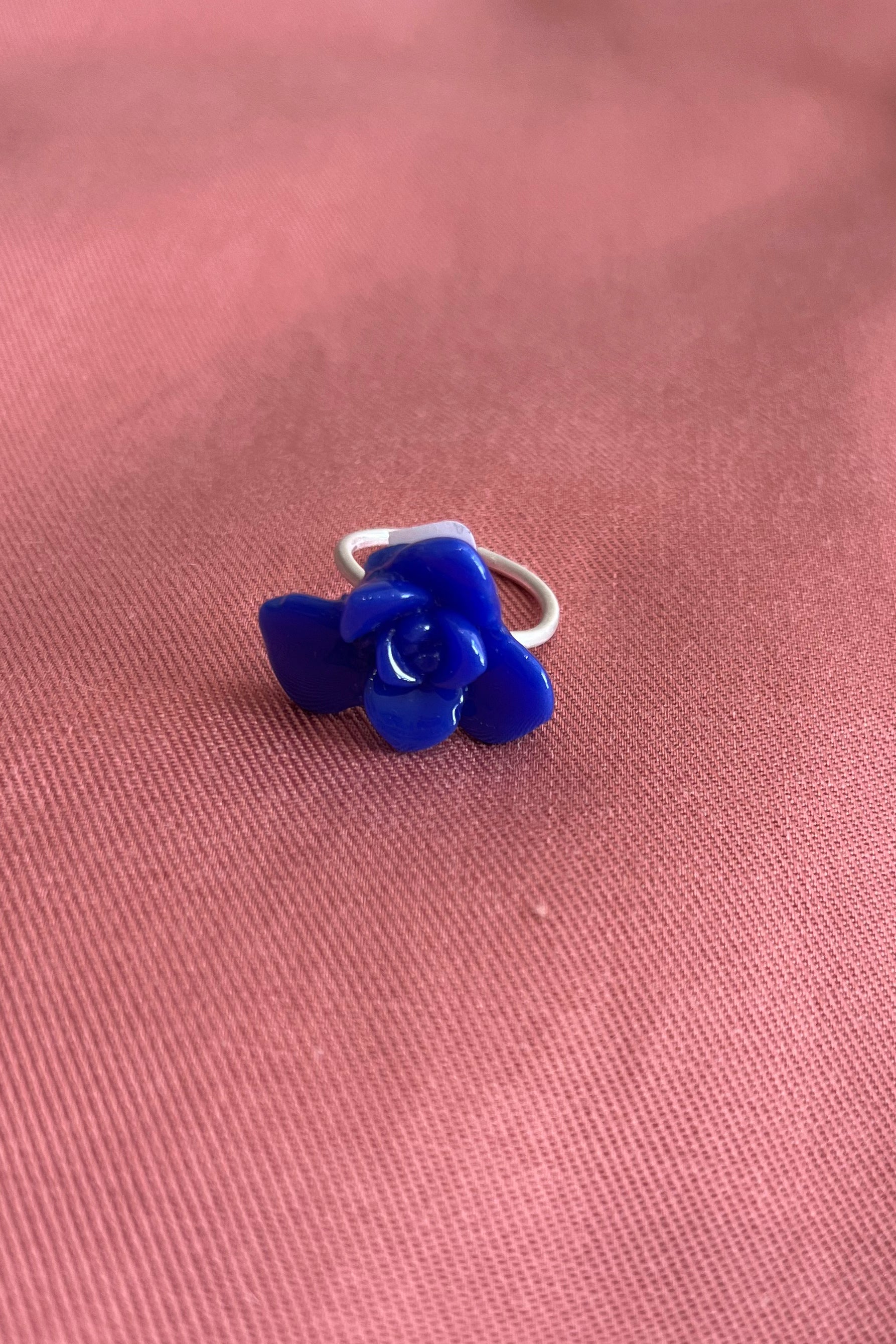 Rosen Glasohrringe und Ringe - BEIRA