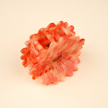 Laden Sie das Bild in den Galerie-Viewer, Haarspangen Blumen groß Coucou Suzette