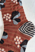 Laden Sie das Bild in den Galerie-Viewer, Beerensocken Exquisite J