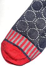Laden Sie das Bild in den Galerie-Viewer, Gepunktete Socken grün oder grau Exquisite J