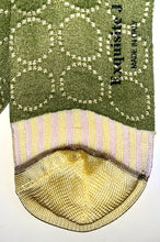 Laden Sie das Bild in den Galerie-Viewer, Gepunktete Socken grün oder grau Exquisite J