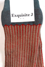 Laden Sie das Bild in den Galerie-Viewer, Gestreifte Socken beige rot Exquisite J
