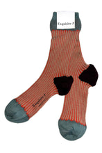 Laden Sie das Bild in den Galerie-Viewer, Gestreifte Socken beige rot Exquisite J