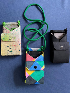 Handytasche mit integriertem Geldbeutel, getupft und schwarz - Pendular Pocket