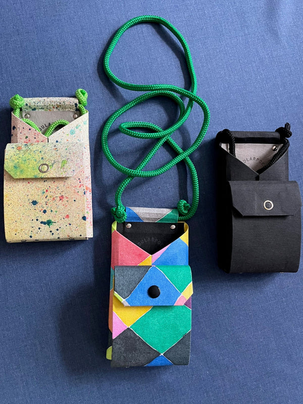 Handytasche mit integriertem Geldbeutel, getupft und schwarz - Pendular Pocket