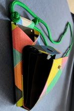 Laden Sie das Bild in den Galerie-Viewer, Handytasche mit integriertem Geldbeutel, getupft und schwarz - Pendular Pocket