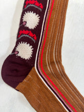 Laden Sie das Bild in den Galerie-Viewer, Socken mit Pflanzenmuster braun dunkelrot Exquisite J