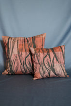 Laden Sie das Bild in den Galerie-Viewer, Cushion Case Feather