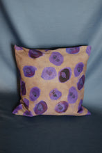 Laden Sie das Bild in den Galerie-Viewer, Cushion Purple on Beige