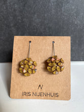Laden Sie das Bild in den Galerie-Viewer, Runde Stoffohrringe verschiedene Farben an Silberkette - Minis on a chain - IRIS NIJENHUIS