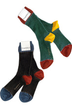 Laden Sie das Bild in den Galerie-Viewer, Gestreifte Socken grün und schwarz Exquisite J