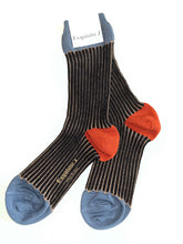 Laden Sie das Bild in den Galerie-Viewer, Gestreifte Socken grün und schwarz Exquisite J
