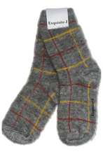 Laden Sie das Bild in den Galerie-Viewer, Alpakasocken grau Karo Exquisite J