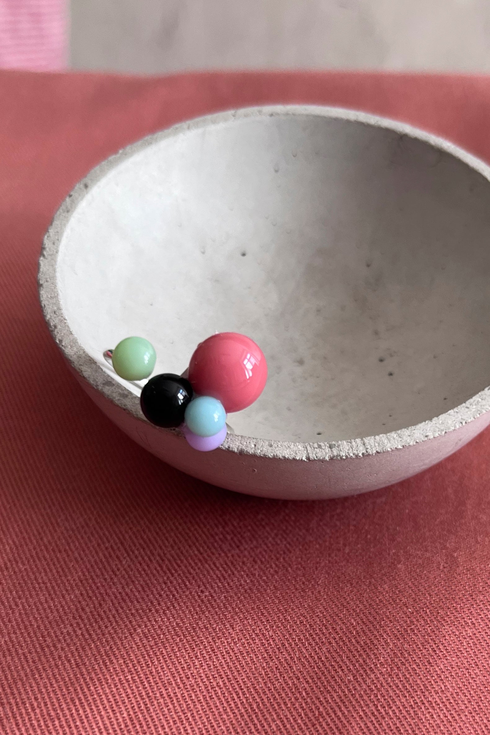 Ohrringe und Ring bunte Tropfen mit schwarz - BEIRA