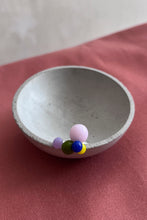 Laden Sie das Bild in den Galerie-Viewer, Ohrringe und Ring bunte Tropfen mit blau und gelb - BEIRA