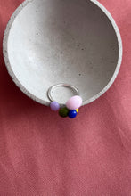 Laden Sie das Bild in den Galerie-Viewer, Ohrringe und Ring bunte Tropfen mit blau und gelb - BEIRA