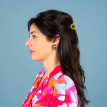 Laden Sie das Bild in den Galerie-Viewer, Blumenhaarspange klein Coucou Suzette