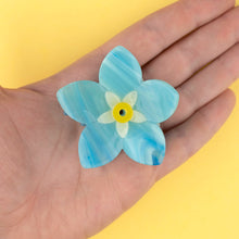 Laden Sie das Bild in den Galerie-Viewer, Haarspangen Blumen groß Coucou Suzette